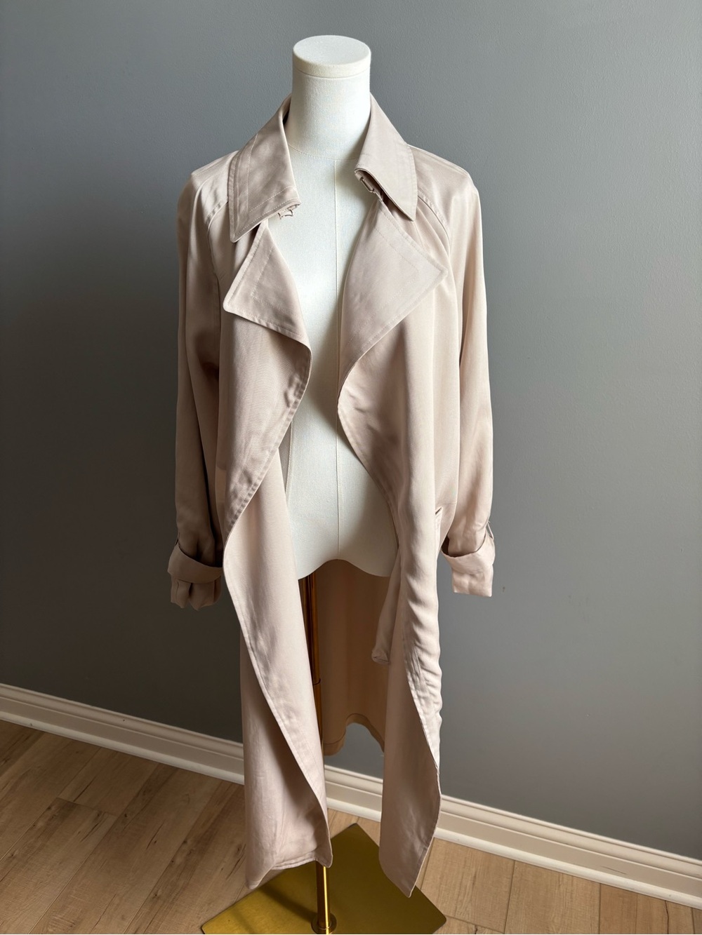 Elie Tahari Open Front Trench Coat With Clasp